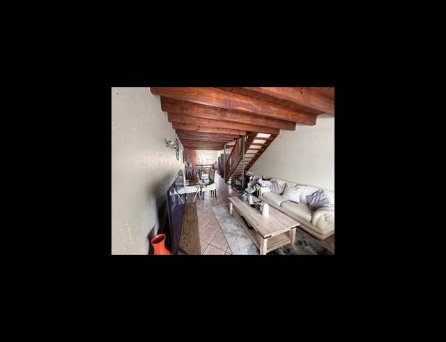 3 BEDROOM APARTMENT FOR SALE IN SUNNINGHILL